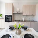 Elegante Con Terrazzo - Parcheggio Gratuito Privato & Wifi Apartamento Borgo San Dalmazzo