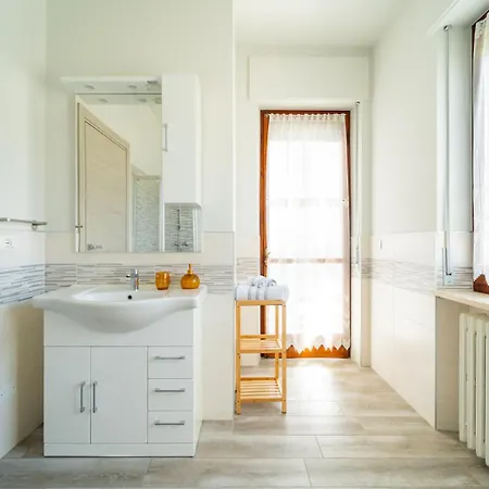Elegante Con Terrazzo - Parcheggio Gratuito Privato & Wifi * Borgo San Dalmazzo