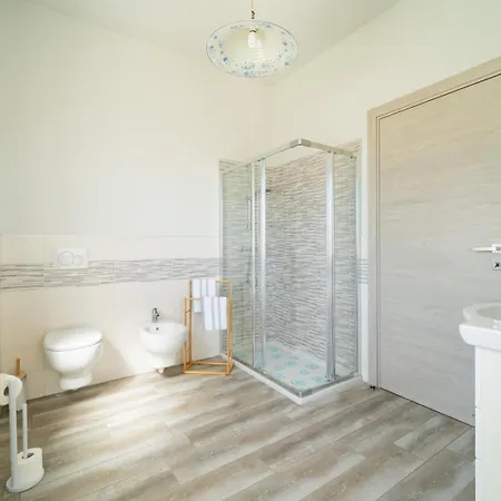 Apartmán Elegante Con Terrazzo - Parcheggio Gratuito Privato & Wifi *