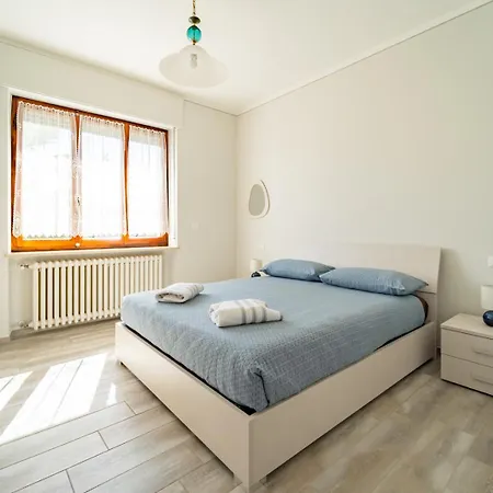 Lejlighed Elegante Con Terrazzo - Parcheggio Gratuito Privato & Wifi
